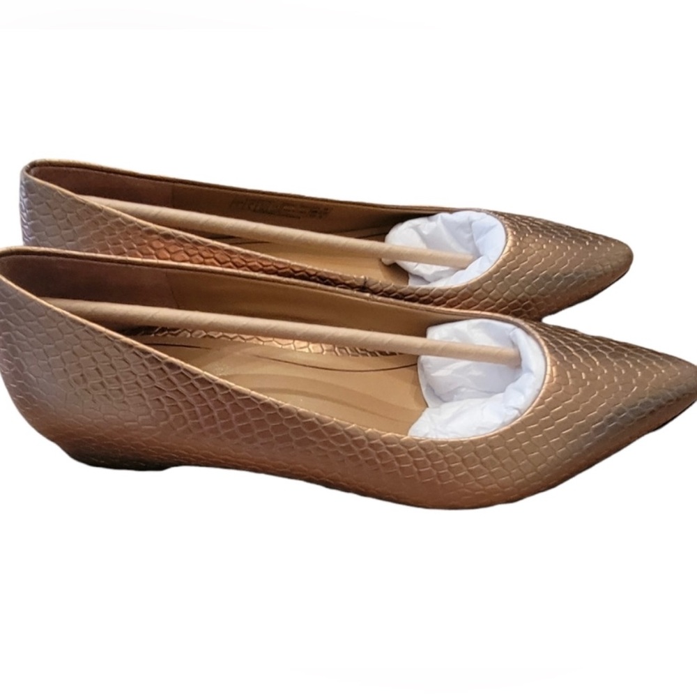 NWOB Vionic Size 7 Lena Metallic Snake Print Flat